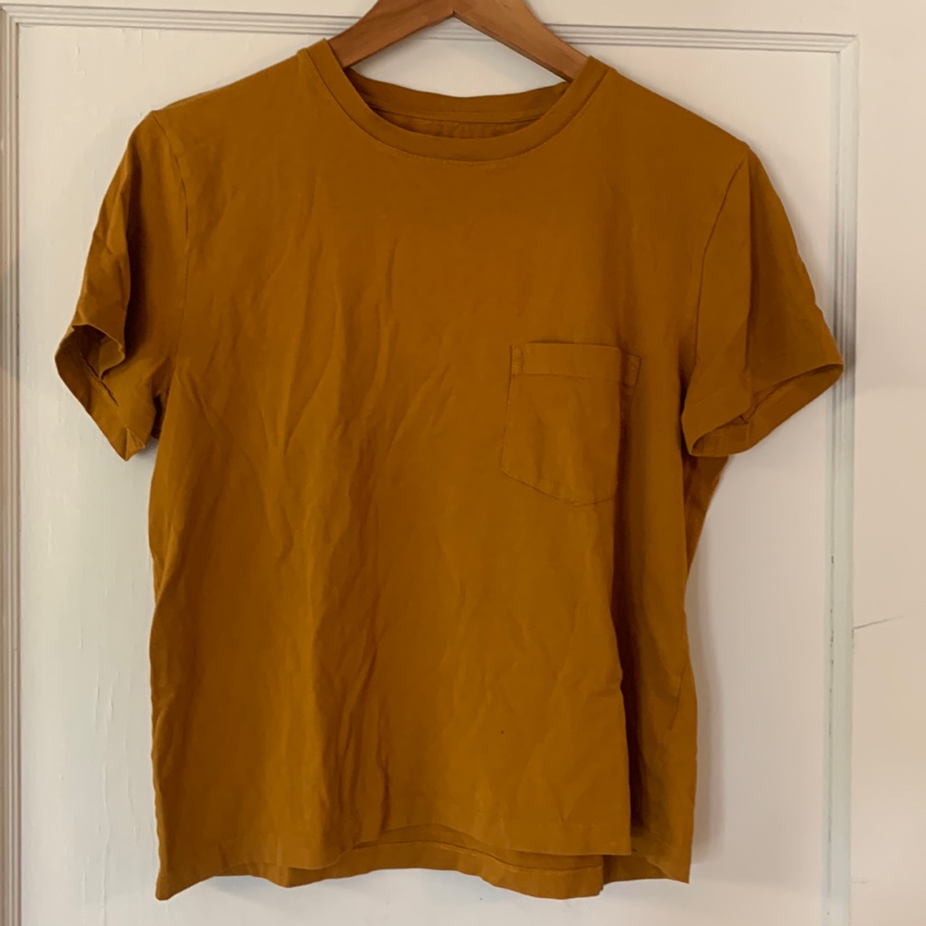 Everlane Box Cut Pocket Fee. Mustard. M